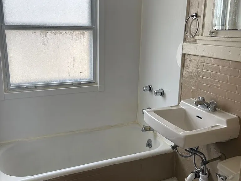 5446 Harrison St — Photo 6