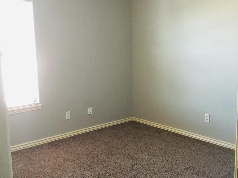 1015 Kensington Dr — Photo 17