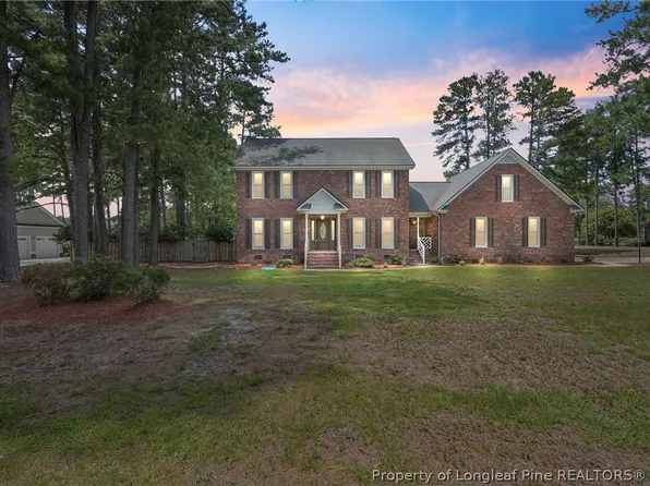 5400 Labrador Dr, Hope Mills, NC 28348