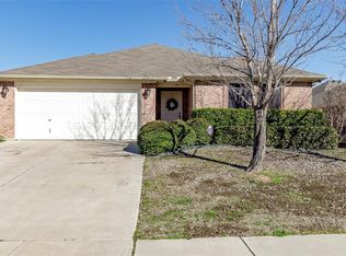 612 Piper Dr, Saginaw, TX 76179