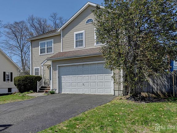 2nd image of 31 Ashwood Ave