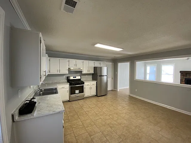 5685 Remsen Ave