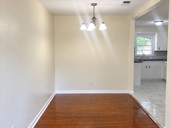 5th image of 3237 Murphy St