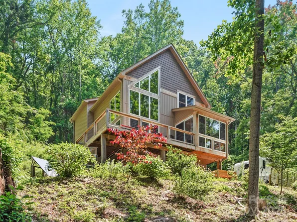 243 Blueberry Ln, Swannanoa, NC 28778