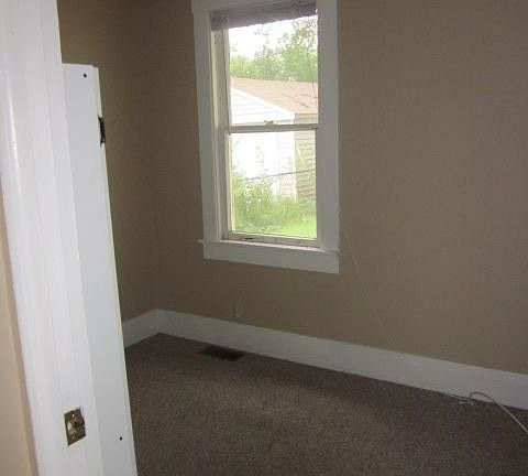 3rd image of 212 N Gainsborough Ave