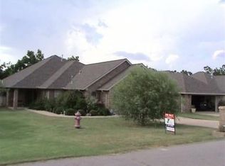 31 NW Heatherstone Dr, Lawton, OK 73505