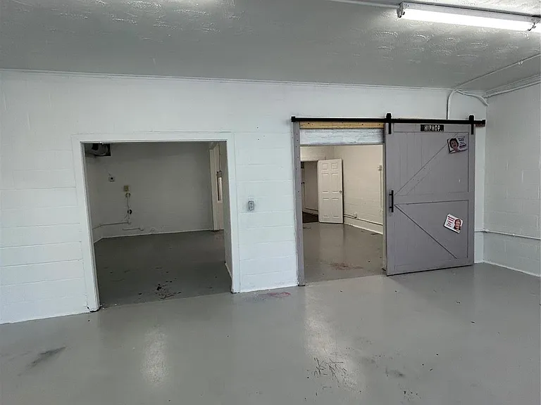 1804 N Main St — Photo 5