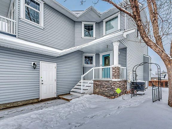 3rd image of 144 W Springmere Close