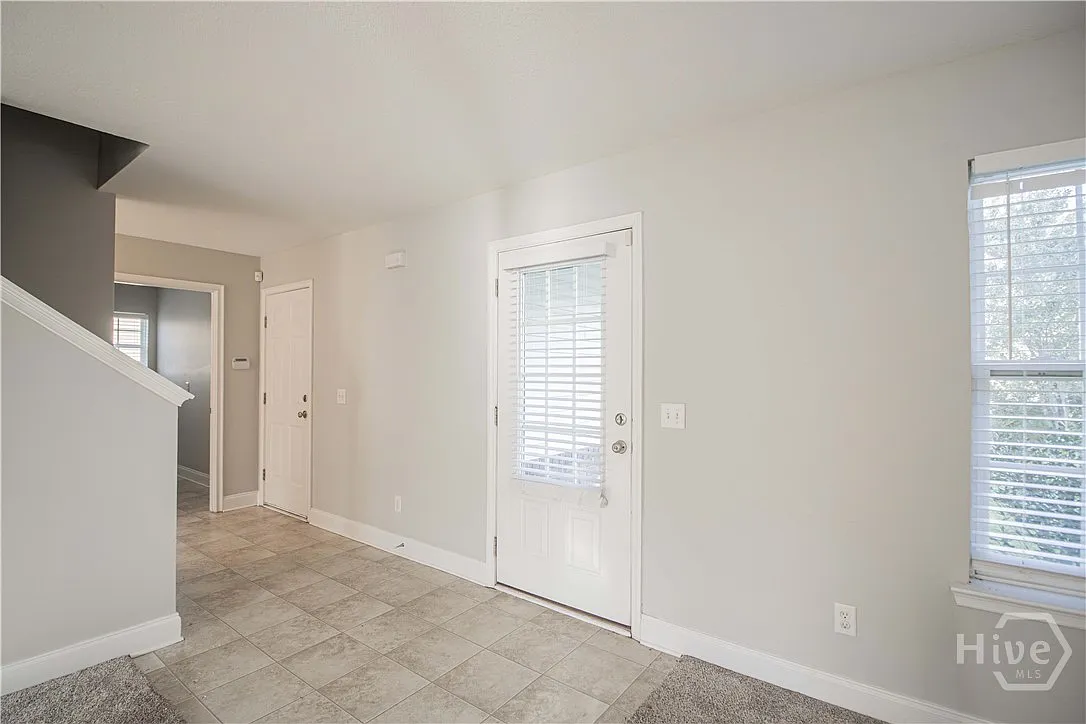 3 bed, 2.5 bath, 1865 sqft, $2,200 — Photo 3