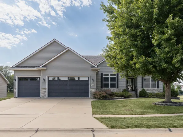 1030 S 5th St, Eldridge, IA 52748