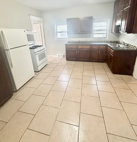 37 Pond St Photo 1