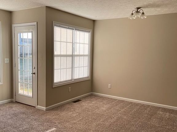 4th image of 2610 Oriole St #2630