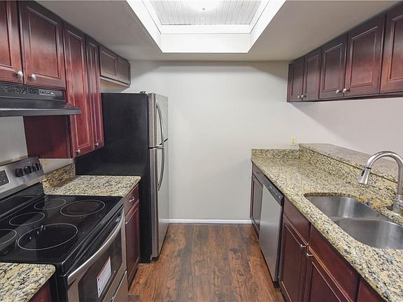 3rd image of 372 N Shadowbay Blvd