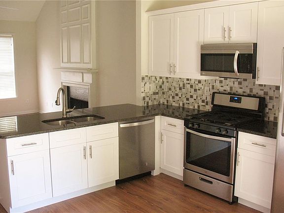 5th image of 84 Cheshire Dr