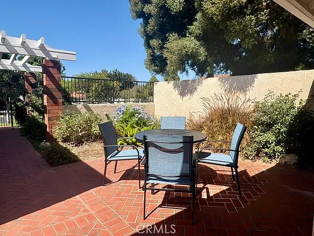 3 bed, 1381 sqft, $4,500 — Photo 2