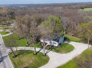 7823 Woodland Dr, Shawnee, KS 66218