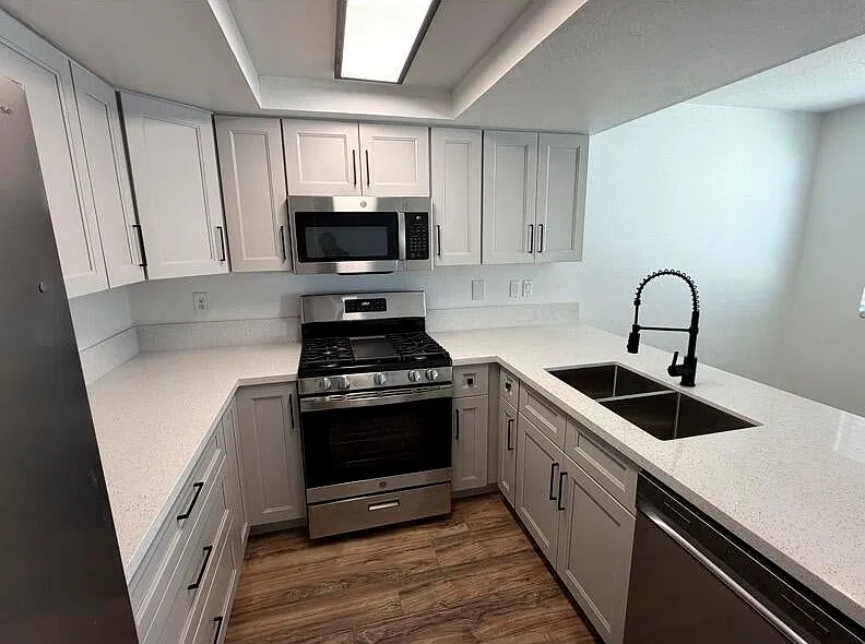 2 bed, 785 sqft, $1,995 — Photo 2