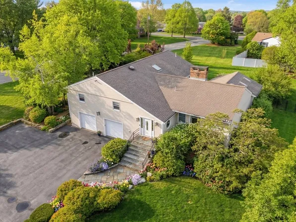 6 Tally Ho Ln, Framingham, MA 01701