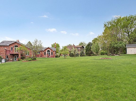 5th image of 8 Woodland Dr