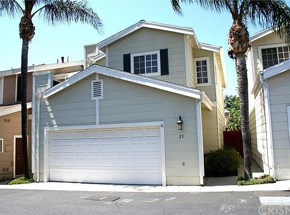 Beautiful 3 bedroom 2 1/5 bath townhome