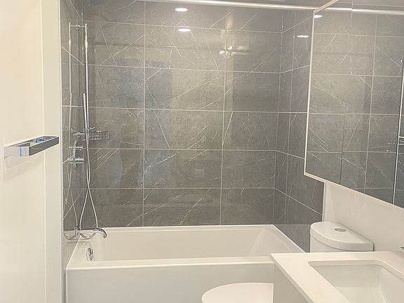 5th image of 8080 Oak St #406