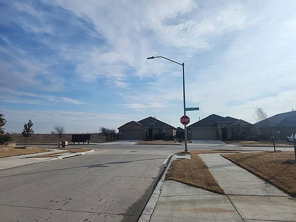 5th image of 601 Whitecomb Ln