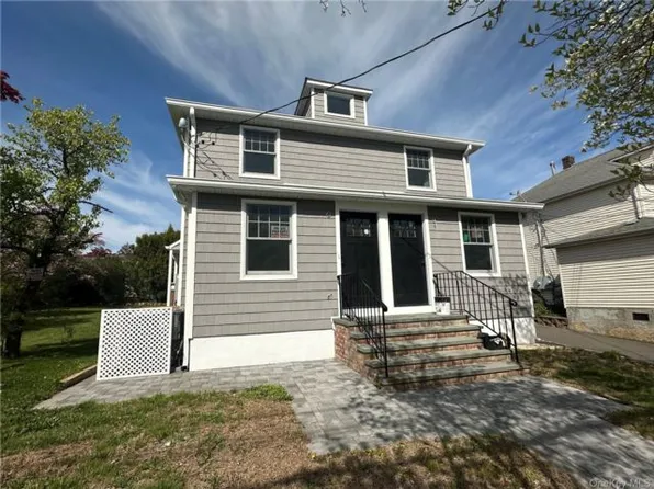 1 Alvin St #1, Glen Cove, NY 11542