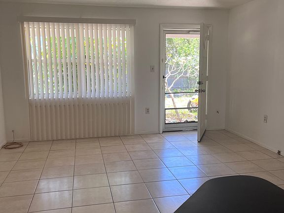 3rd image of 156 Barlow Ave #4