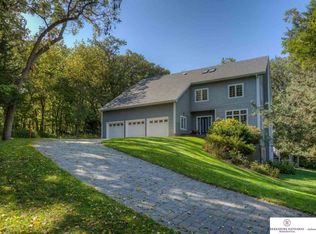 19014 Hickory Cir, Gretna, NE 68028