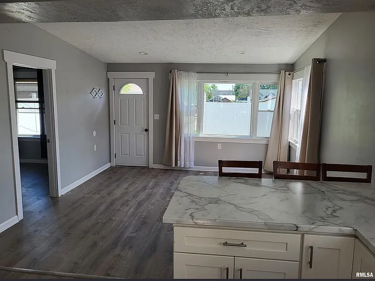 718 Adams St — Photo 6