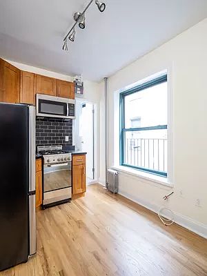 1st image of 268 6th Ave #25