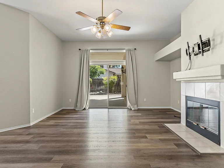 10621 Tivoli Ct — Photo 6