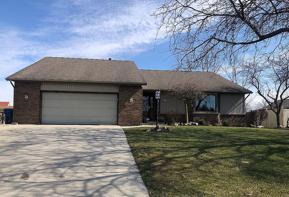 1st image of 130 Greenbriar Dr