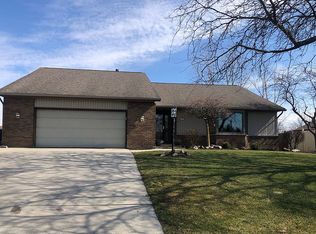 130 Greenbriar Dr, Bluffton, IN 46714