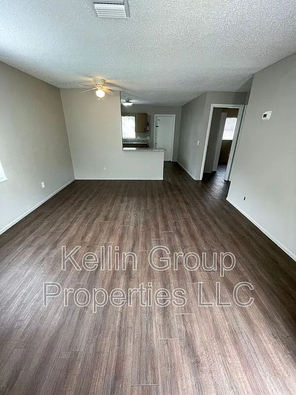 2 bed, 1.0 bath, 783 sqft, $1,195 — Photo 3