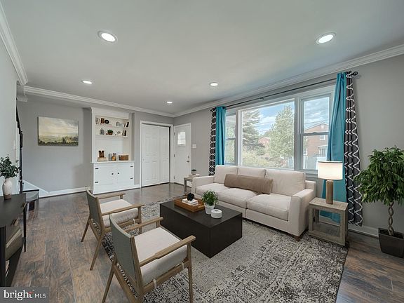 5th image of 2407 Saint Clair Dr