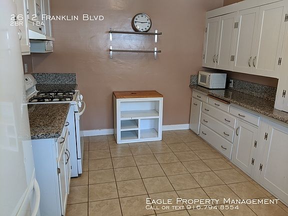 3rd image of 2612 Franklin Blvd