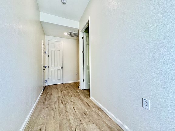 3rd image of 1032 Giacomo Ln