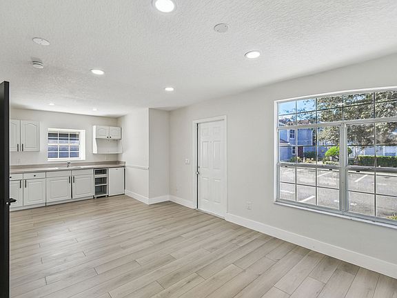 4th image of 362 Caribbean Dr #A