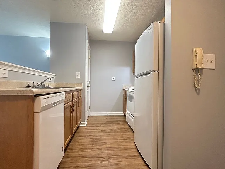 Rowan Place Apartments — Photo 37