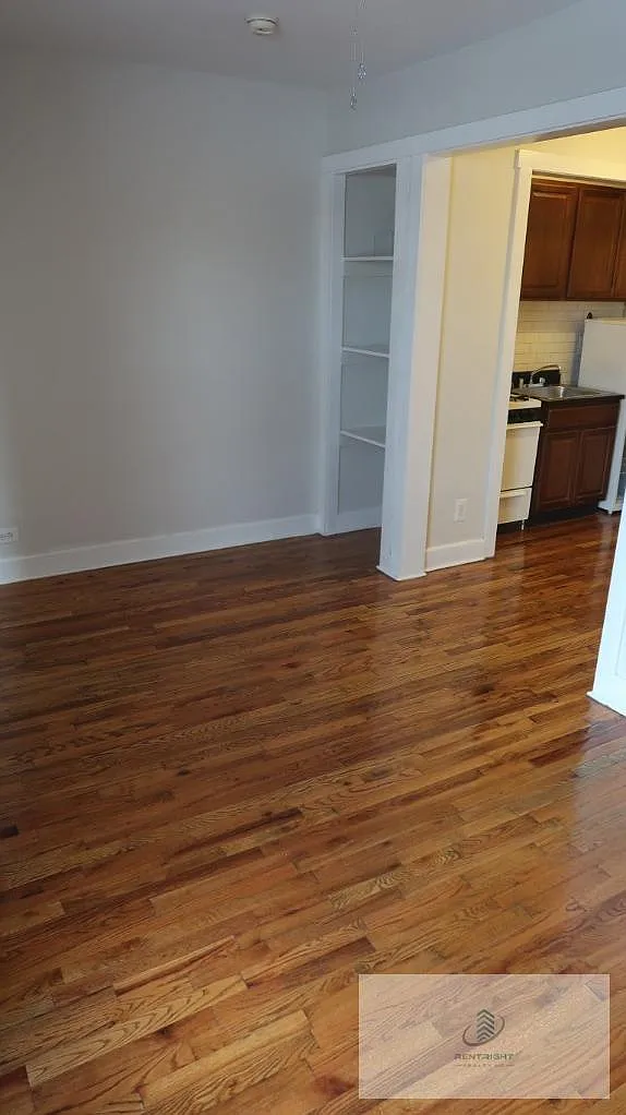 Studio, 1.0 bath, 500 sqft, $1,300 — Photo 2