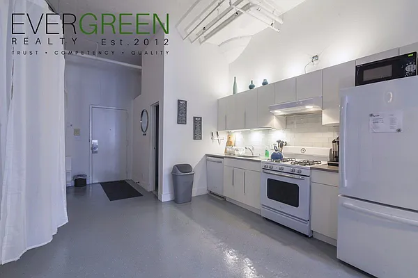 Rented by Evergreen Apartments BK | media 27