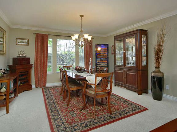 3rd image of 824 Saratoga Dr