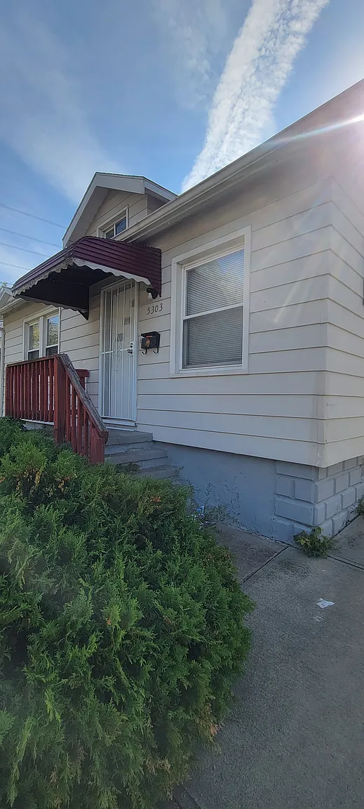 5303 Kohout St photo 1