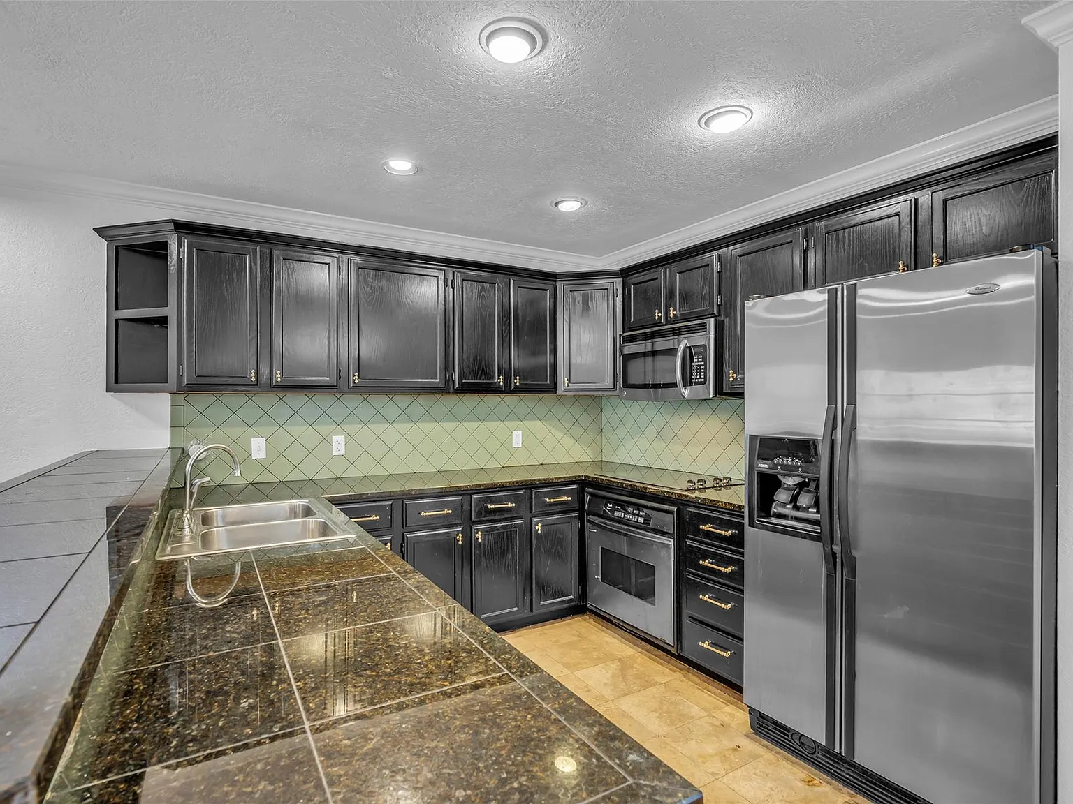 2 bed, 1.0 bath, 923 sqft, $1,300 — Photo 4