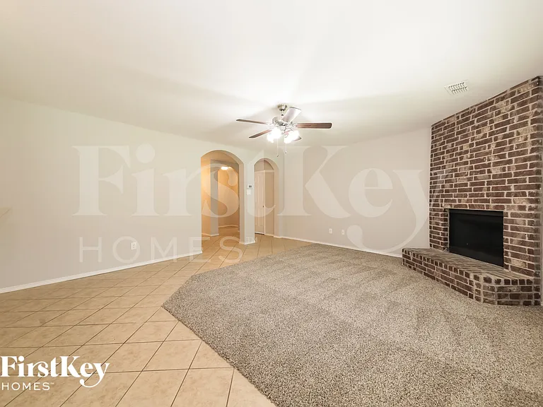 2708 Beverly Dr — Photo 5