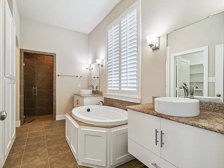 2508 Sanders Ct — Photo 34
