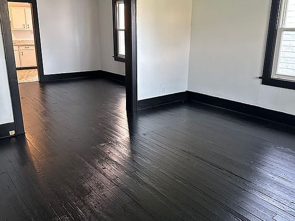 4th image of 1413 Wellesley Ave #1413