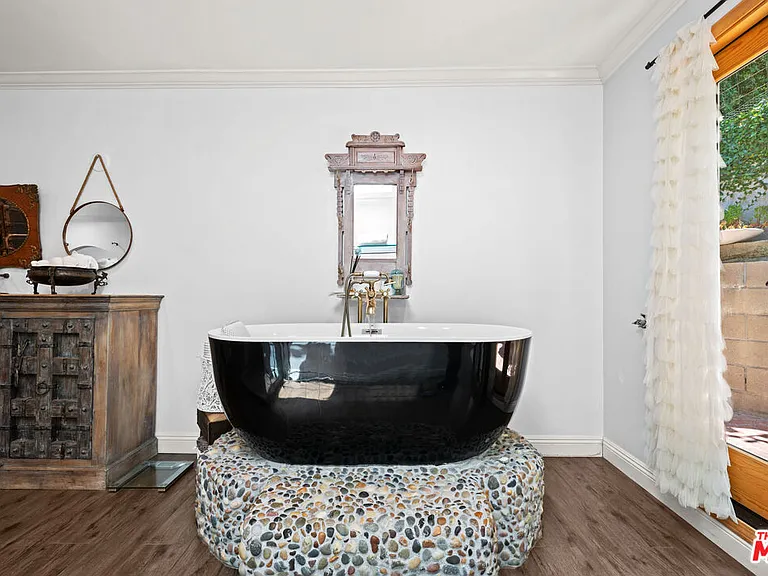 16582 Calneva Dr — Photo 26