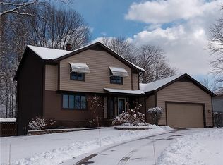 7557 White Oak Dr, Solon, OH 44139